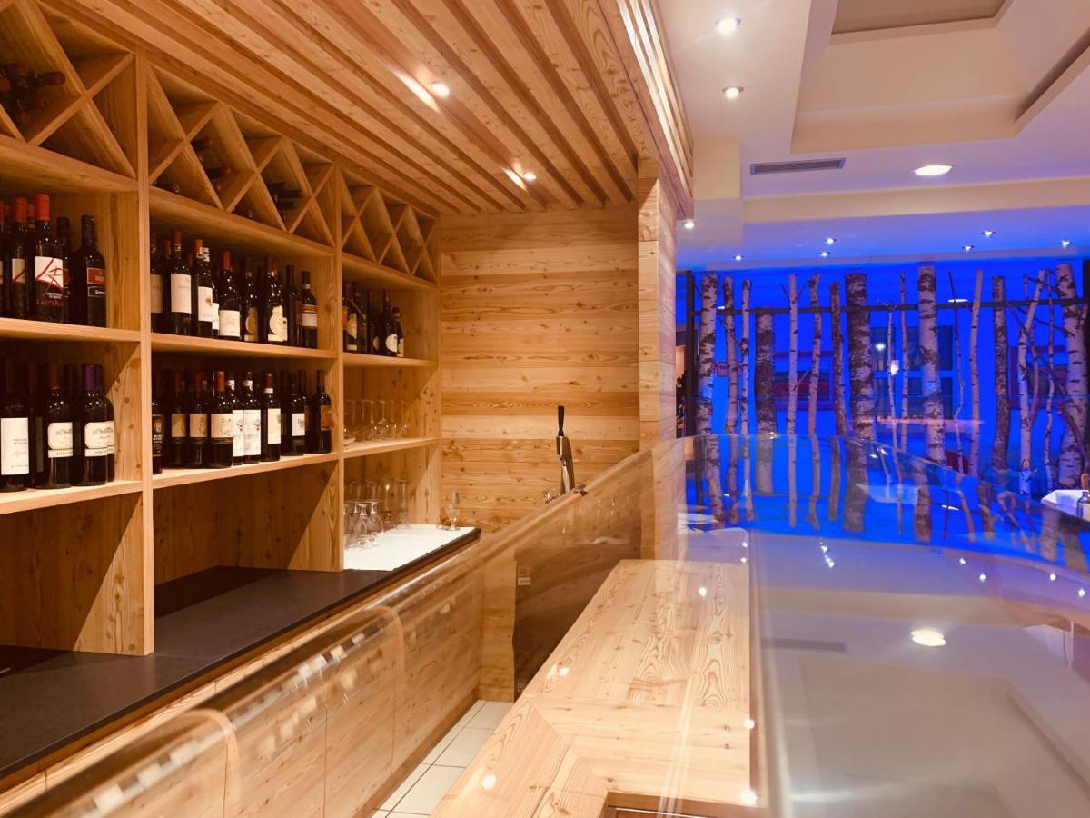 Alpholiday Dolomiti Wellness & Family Hotel Dimaro Exterior photo