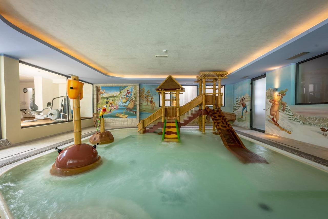 Alpholiday Dolomiti Wellness & Family Hotel Dimaro Exterior photo