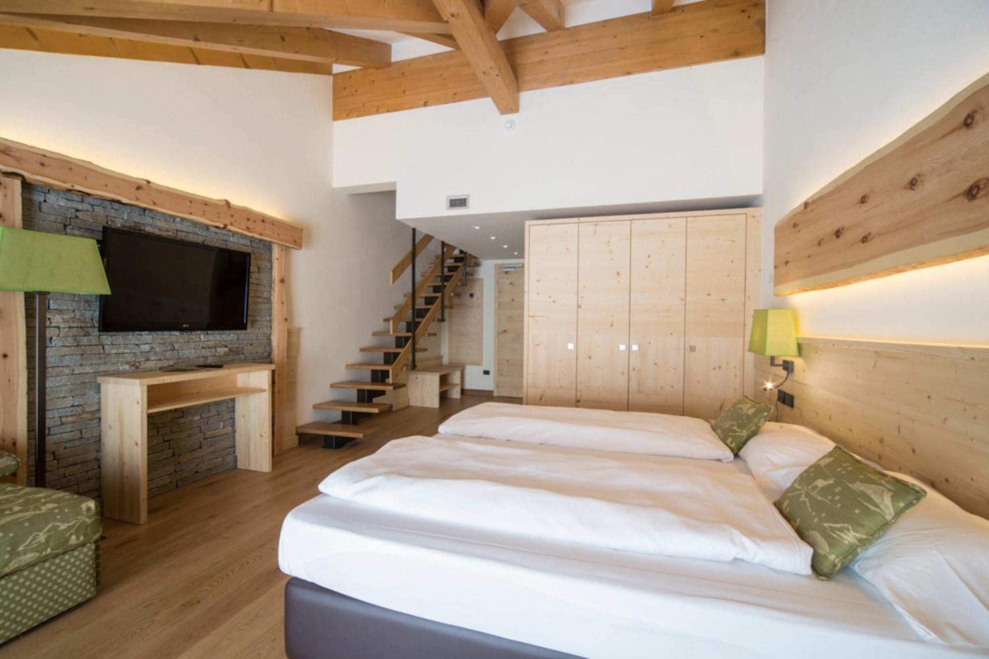 Alpholiday Dolomiti Wellness & Family Hotel Dimaro Room photo