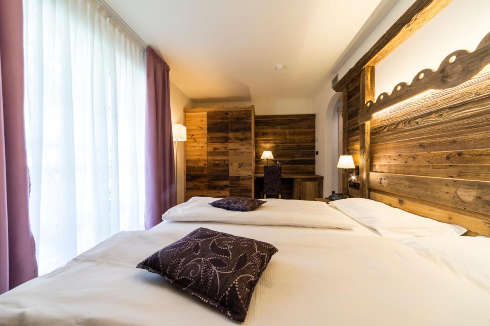 Alpholiday Dolomiti Wellness & Family Hotel Dimaro Room photo