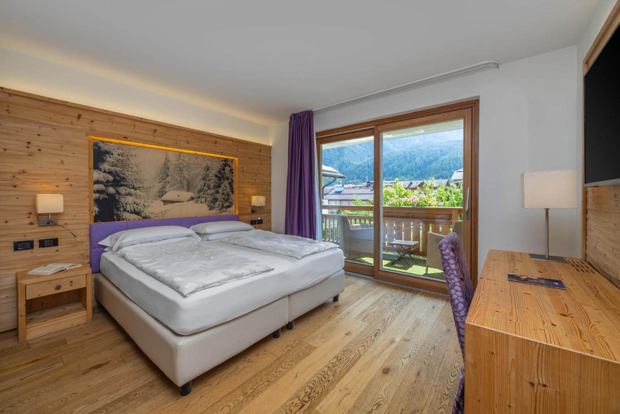 Alpholiday Dolomiti Wellness & Family Hotel Dimaro Room photo