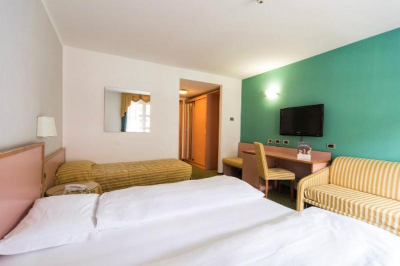 Alpholiday Dolomiti Wellness & Family Hotel Dimaro Exterior photo