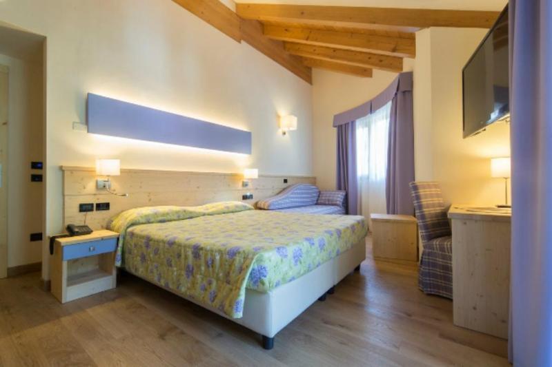 Alpholiday Dolomiti Wellness & Family Hotel Dimaro Exterior photo