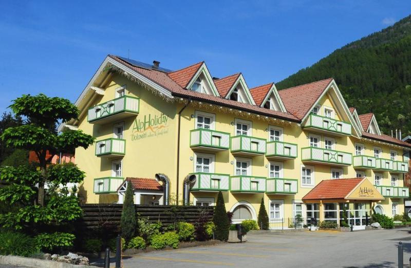 Alpholiday Dolomiti Wellness & Family Hotel Dimaro Exterior photo